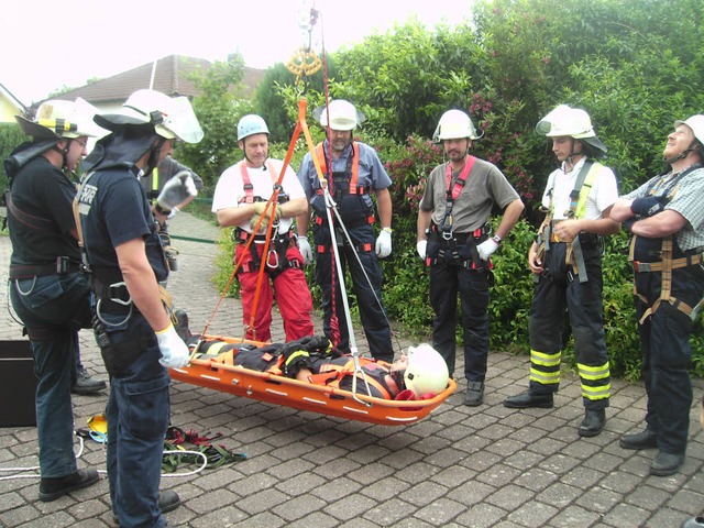 Die Personenrettung mit der Schleifkor... Grundausbildung in Absturzsicherung.   | Foto:  ANJA ECKERT