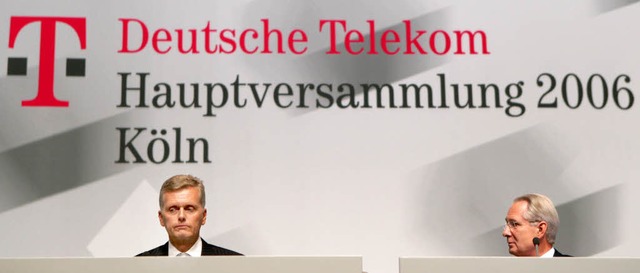 Herr Ricke, da ist ein Anruf fr Sie!,...  Klaus Zumwinkel (rechts), zu sagen.   | Foto: dpa