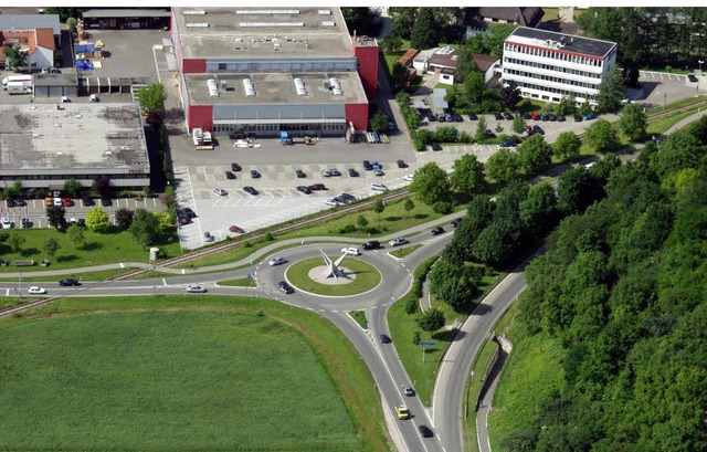 Am Dreispitz ist noch  Platz fr Gewer...dem Kreisel setzt die  Erweiterung an.  | Foto: Erich Meyer