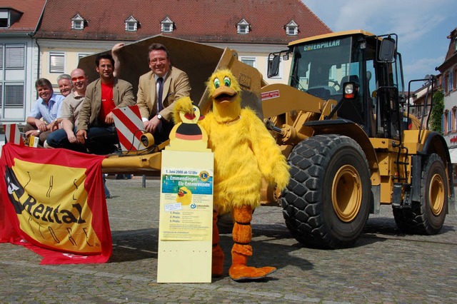 Warben gestern auf dem Marktplatz in d...vor eine Ente, die nicht mitschwimmt.   | Foto: Sylvia-Karina  Jahn