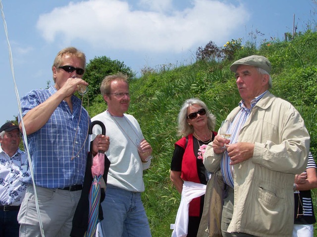 Fachkundige Fhrer begleiteten die Fes...erzhlten Wissenswertes ber den Wein.  | Foto: benjamin bohn