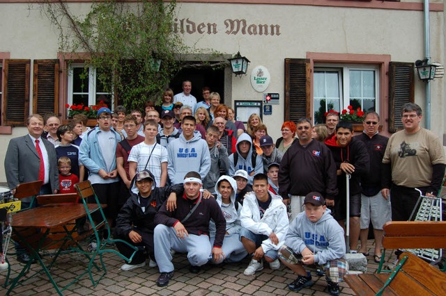 Wrestler  treffen Ringer:  Die jungen ...beide  Teams  sportlich aufeinander.    | Foto: Paul  Berger