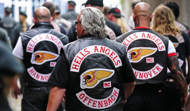 400 Mitglieder der &#8222;Hells Angels...teilsverkndung nach Mnster gekommen.  | Foto: ddp