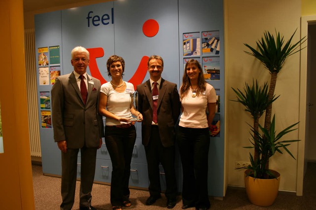 Das Team des TUI-Reisecenters:  Klaus ...d Reinbold (Leitung) und Ellen Ehrler   | Foto: Marx