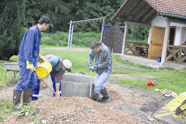 Dorfputz und Dorfverschnerung in Unte...r einen  neuen Grill  genutzt wird.     | Foto: Rademacher