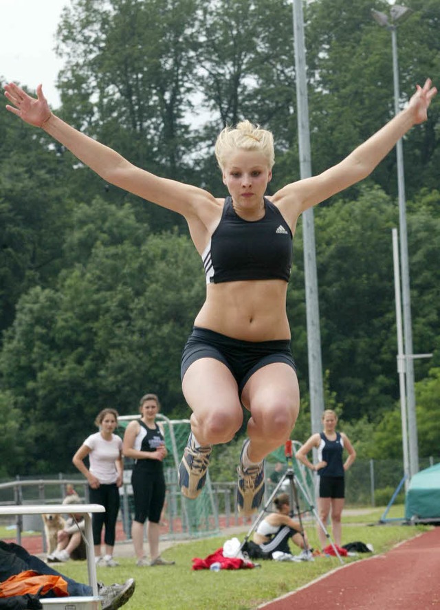 Sprang mit 4,64 Meter am weitesten: die Stettener A-Jugendliche Carolyn Dau  | Foto: ralf wohlmannstetter