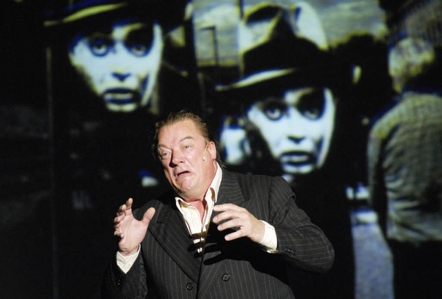 Doppelmrder: Hinten Peter Lorre in Fr...20;, vorne Peter Kurth auf der Bhne.   | Foto: Thomas Aurin