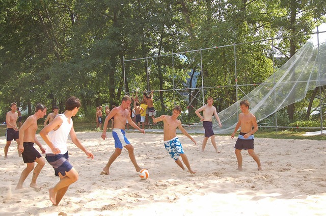 Eine &#8222;Fuball- EM on the Beach&#...nzach-Wyhlener Freibad stattfinden.     | Foto: BZ-Archiv/ Vollmar