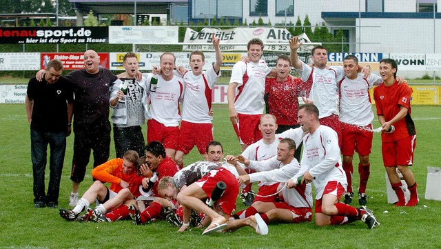 Wie eine Meisterschaft feierte der SC Kappel den zweiten Platz.   | Foto:  Wolfgang Knstle