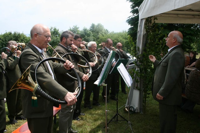 Die Jagdhornblaskapelle Goldwand aus B...Antoniusfest in Oberhof  musikalisch.   | Foto: NADINE GERSBACH