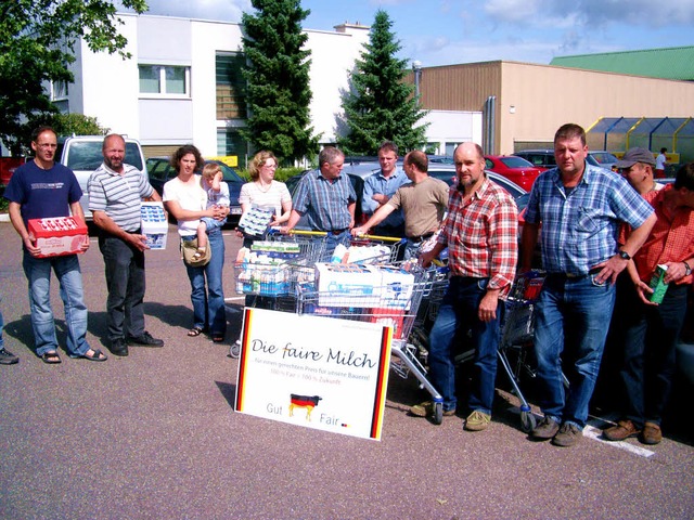 Dreisamtler Milchbauern kauften in Kirchzarten die Milchregale leer.   | Foto: monika rombach
