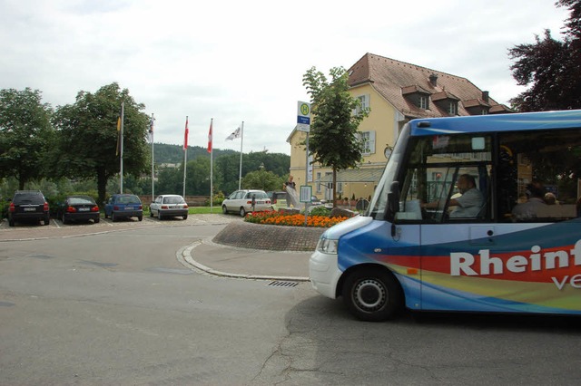Auenminister  Steinmeier und seine Am... fahren mit dem Bus durch Rheinfelden.  | Foto: Julia Jacob