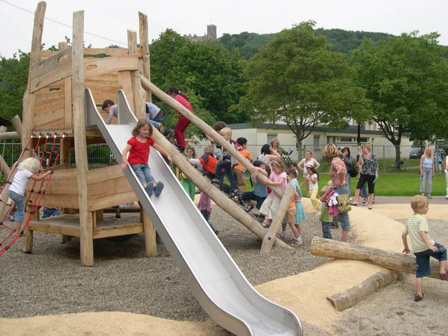 Was lange braucht, wird endlich ein Sp... dem neuen Haagener Spielplatz toben.   | Foto: Thomas Loisl Mink