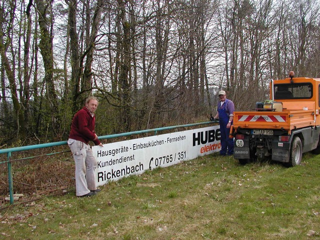 Bauhofarbeiter haben die Banden schon ...st jetzt an einen Landwirt verpachtet. | Foto: Wolfgang Adam Bauhofarbeiter haben die Banden schon ...st jetzt an einen Landwirt verpachtet. | Foto: Wolfgang Adam