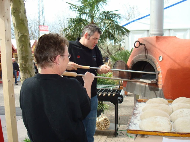 700 Laib Brot wurden auf der Regiomess...stes Jahr soll die Hilfe weitergehen.   | Foto: Privat
