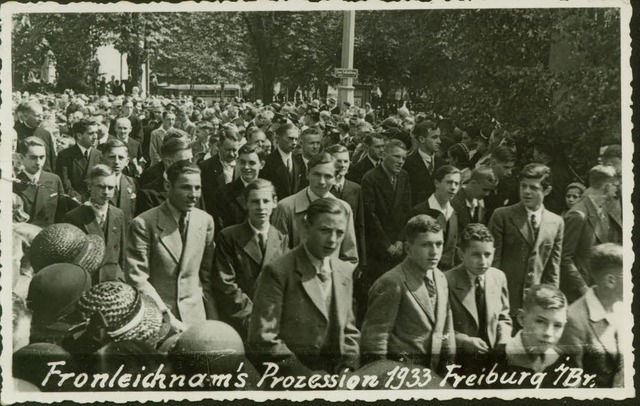 Schler und Lehrer der Rotteck-Oberrea...f dem Weg zur Prozession vor 75 Jahren  | Foto: privat