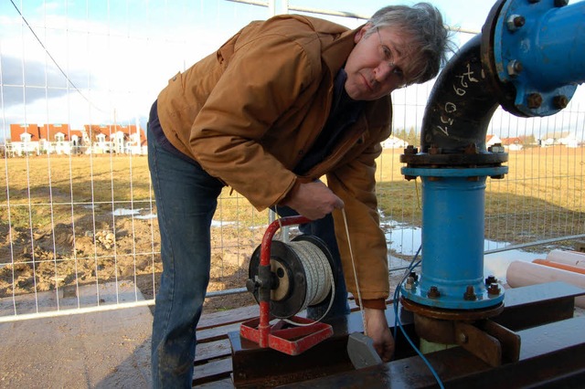 Der mit der Mineralwasserunternsuchung...zufrieden mit den Hfinger Brunnen.     | Foto: Mller