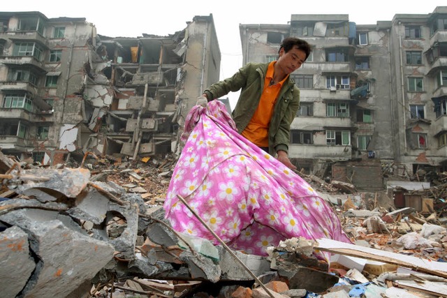 Das Erdbeben in China im Mai kostete 7...mierten sich auf 60 Milliarden Euro.    | Foto: dpa