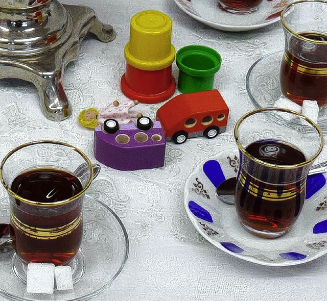 Dass trkische Frauen sich beim Tee b...n, hat in ihrem Heimatland Tradition.   | Foto: Privat