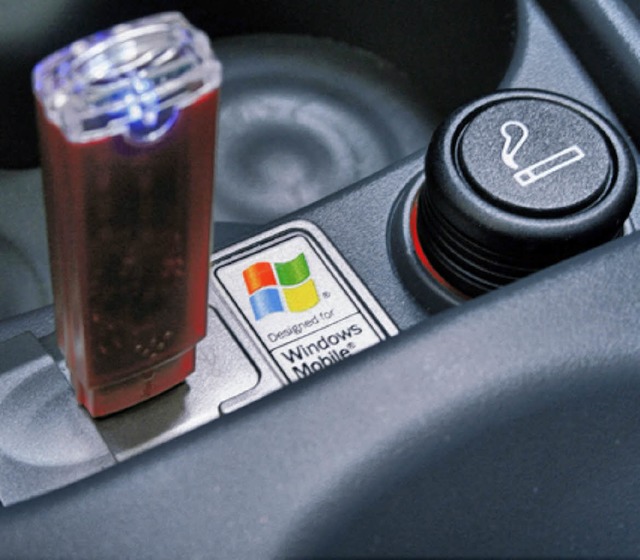Ein USB-Stick im Auto wertet den Fahrstil aus.   | Foto: werksfoto