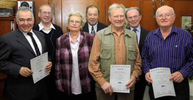 Gnter Barde, Ernst Kirchenbauer und J...ut Fuchs (Mitte) wurden wiedergewhlt.  | Foto: Sedlak