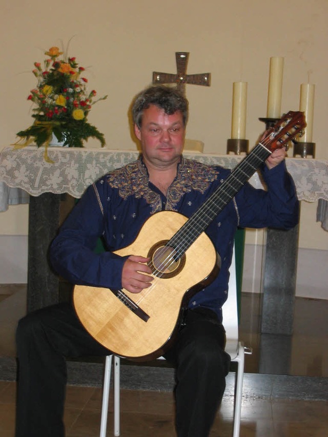 Roger Zimmermann spielte spanische Git...ischen Stadtkirche in Bad Sckingen .   | Foto: Gottstein