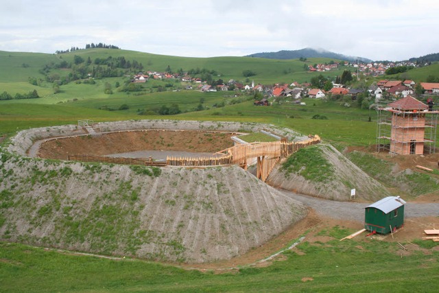 Enorme Dimensionen hat die Anlage. Am ...druckenden Ausmae aus luftiger Hhe.   | Foto: Gerd Sutter