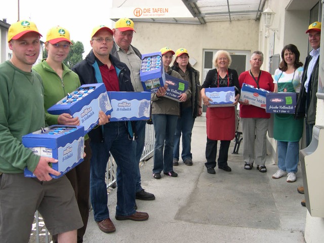 Milchbauern aus der Region spendeten Milch an den Lrracher Tafelladen.   | Foto: Thomas Loisl Mink