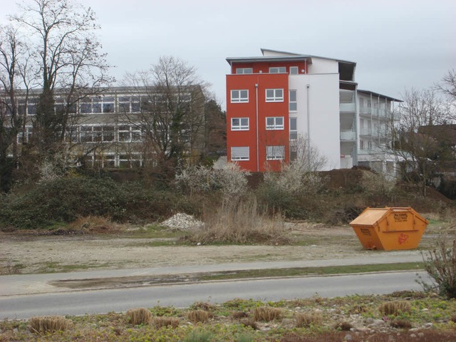 Noch ist der Platz vor der Seniorenres...ms in Efringen-Kirchen zur Verfgung.   | Foto: Langelott