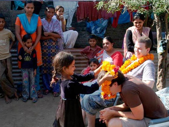 Florian Eckert aus flingen baut in In...r die Indien-Projekte der Eckerts auf.  | Foto: bz