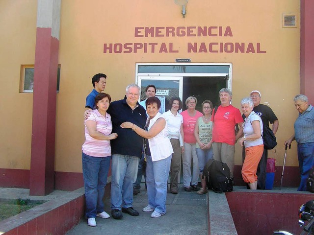 Das Interplast-Team, Sektion Schopfheim, vorm Krankenhaus in Salam, Guatemala.  | Foto: privat