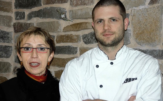 Petra Boeglin ist im  Landhaus Hirsche...Service zustndig, Sohn Lucas kocht.    | Foto: herbert Frey