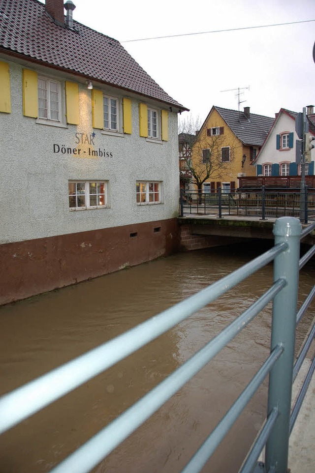 Gestern Nachmittag  stieg der Ettenbac...tterfrsche gaben dennoch  Entwarnung.  | Foto: KAM