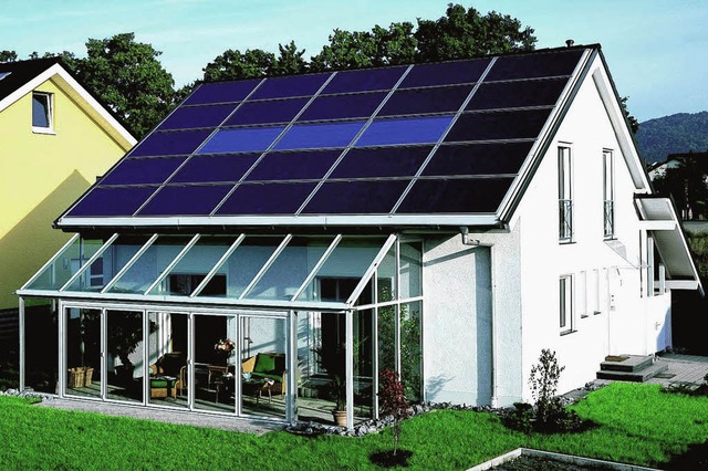 Bis zu 70 Prozent der Energie fr Warm...ermische Anlage auf dem Dach liefern.   | Foto: BZ