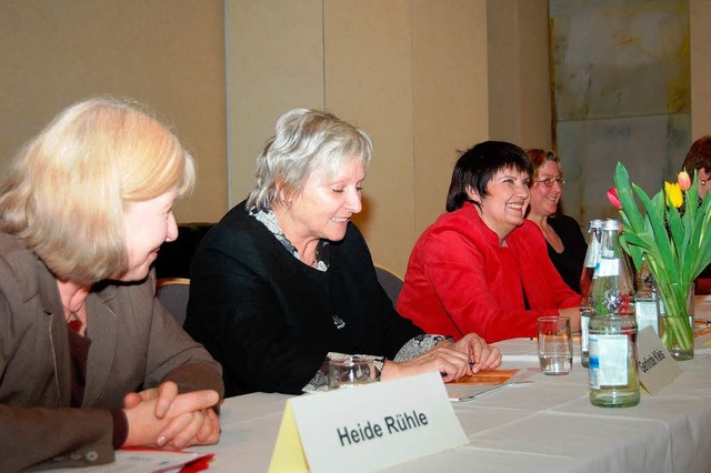 Mein Weg in die Politik: (von links) H...e Wonnay und Moderatorin Eva Christoph  | Foto: Renate Tebbel