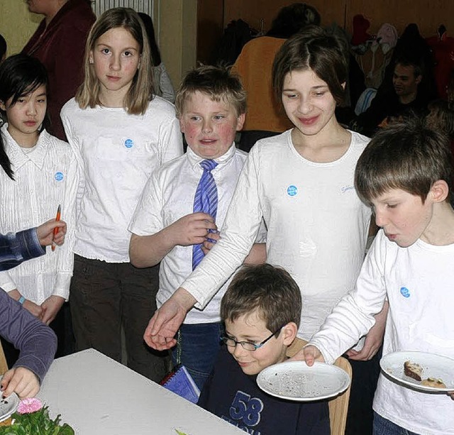 Als  Service-Team   fungierte  die  Kl...tion  Unicef-Juniorbotschafter 2009.    | Foto: Sylvia  Bleckmann