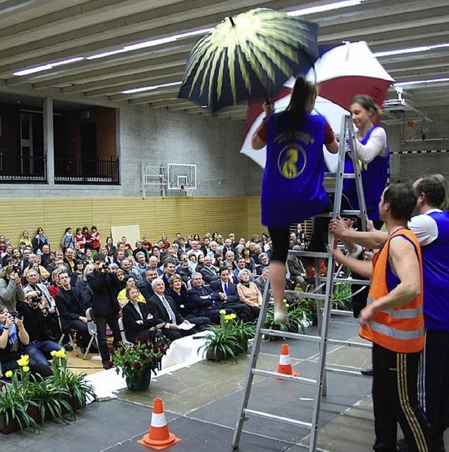 Lehrersport auf der Leiter  | Foto: Hannes Lauber