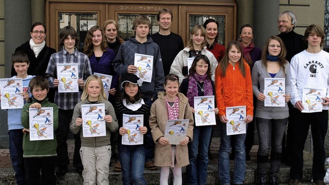 Urkunden und ein kleines Geschenk gab ...rgen Mayer, Jan Kolck, Katja Reisser.   | Foto: Marin Pfordt