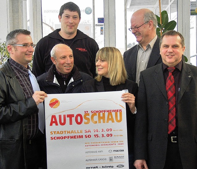 Optimistisch vor  der Autoschau am  Wo...ang  Lenz (Gewerbeverein Schopfheim).   | Foto: Robert Bergmann