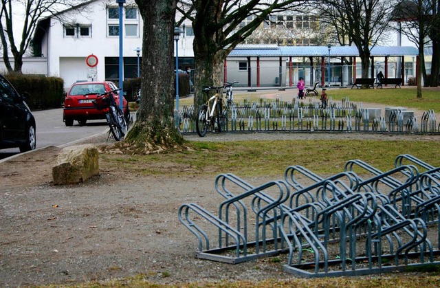 Fahrrder und Autos sollen aus dem vor...ersheimer Schulzentrum  verschwinden.   | Foto: Sabine Model
