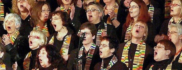 Singen aus voller Kehle: Sngerinnen des Gospel-Chors Swinging Spirit   | Foto: Frank Leonhardt