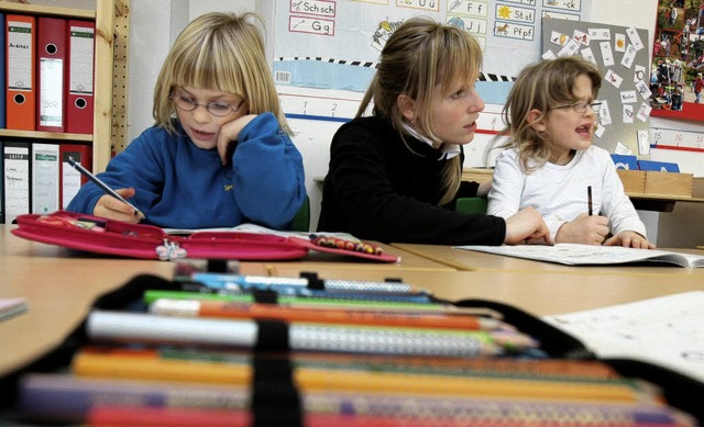 In der Grundschule ist die Welt noch i...chts vom lngeren gemeinsamen Lernen.   | Foto: dpa