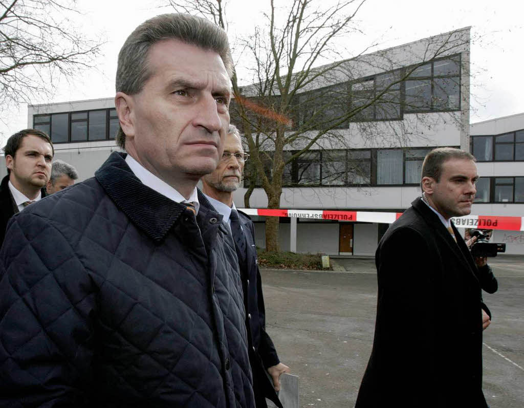 Ministerprsident Gnther Oettinger (CDU) auf dem Gelnde der Albertville-Realschule
