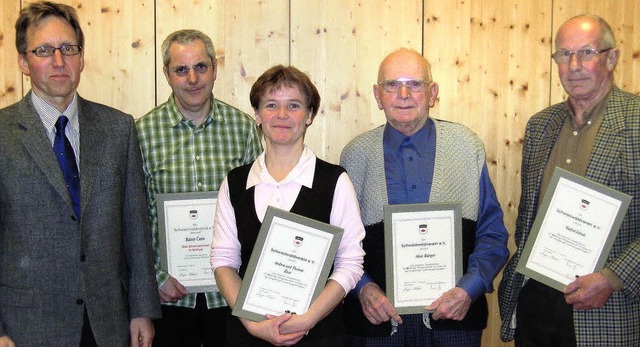 Ehrungen beim Schwarzwaldverein Ending...ser, Alois Brger und Manfred Schwab.   | Foto: Privat