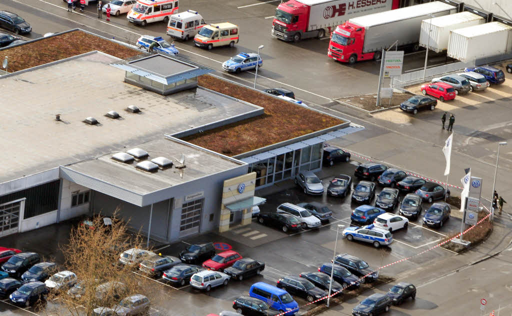 An diesem Autohaus im Industriegebiet Kngen endete der Amoklauf.