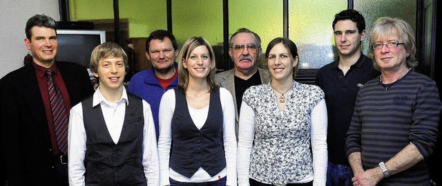 <Bildtext>Gruppenbild mit neuem Vorsit...erkt und Reinhard Dietrich </Bildtext>  | Foto: wolfgang knstle