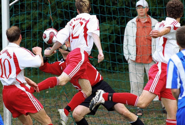 Der Sturmlauf der Rothosen kann beginn...Uhr) mit dem FC Pfaffenweiler zu tun.   | Foto: Seeger (A)