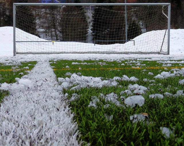 Mehr Winter als Frhling: Grn ist im Jahnstadion noch eine bedrohte Farbe.  | Foto: Bachmann
