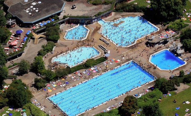 Aus dem Freibad soll fr 12 Millionen Euro rasche ein Ganzjahresbad werden.    | Foto: Archiv