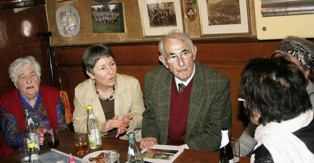 Peter Hendrik Paul beim Erzhlen der Schulgeschichte.   | Foto: heiner Fabry